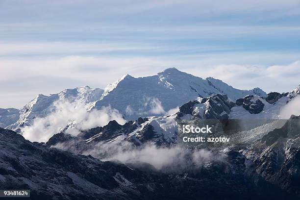 Nuvens De Montanha No Vale Os Andes - Fotografias de stock e mais imagens de Os Andes - Os Andes, Cordilheira Branca, Admirar a Vista
