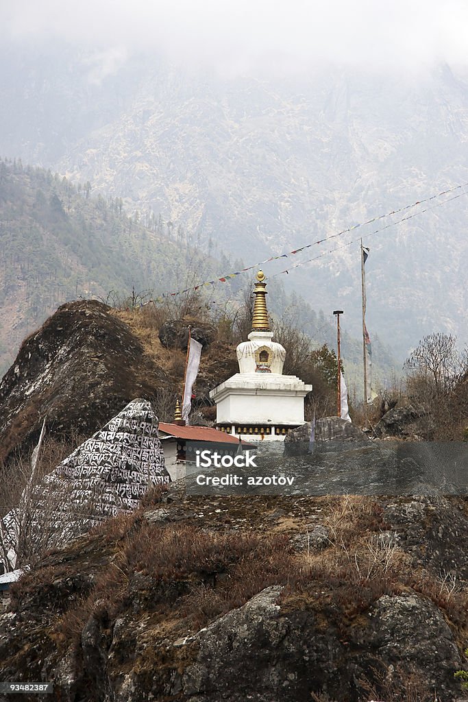 Estupa budista y oración stone, Nepal - Foto de stock de Aire libre libre de derechos