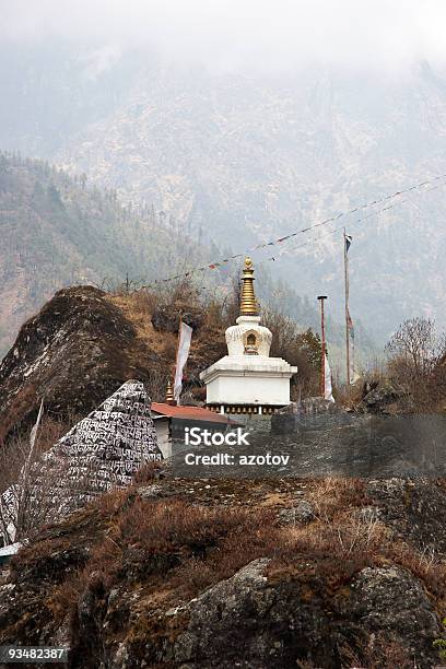 Estupa Budista Y Oración Stone Nepal Foto de stock y más banco de imágenes de Aire libre - Aire libre, Antiguo, Arquitectura