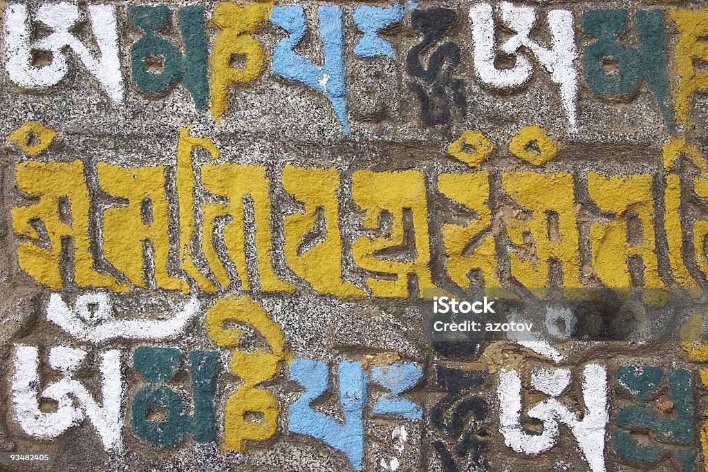 Monaci mani pietra con lettere colorate, Nepal - Foto stock royalty-free di Arte