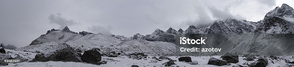 Плохая погода в горах панорама, Гималаи, Непал - Стоковые фото Азия роялти-фри