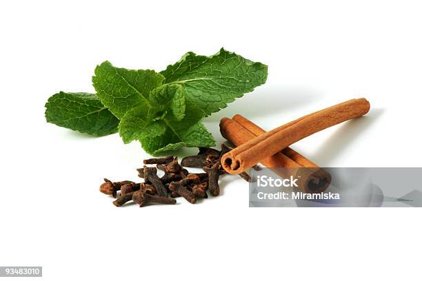 Mint Nelken Und Zimt 2 Stockfoto und mehr Bilder von Aromatherapie - Aromatherapie, Blatt - Pflanzenbestandteile, Borschtsch