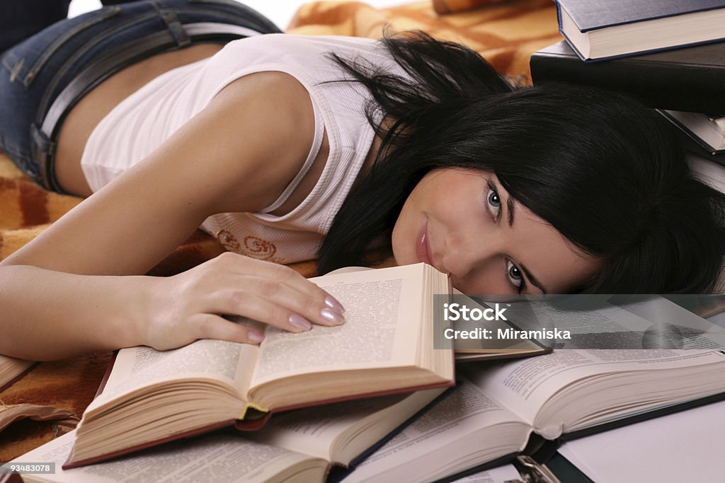 Mädchen und Buch - Lizenzfrei Bibliothek Stock-Foto