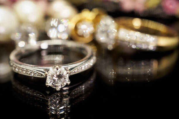 istock Jewelry diamond rings with reflection on black background 934842600