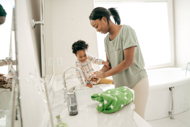 istock Mom and toddler 934843506