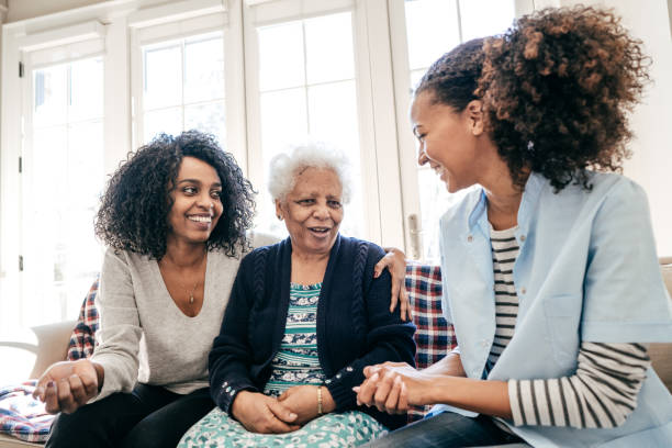 Assisted living center caregiver and health care professional ethiopian ethnicity photos stock pictures, royalty-free photos & images