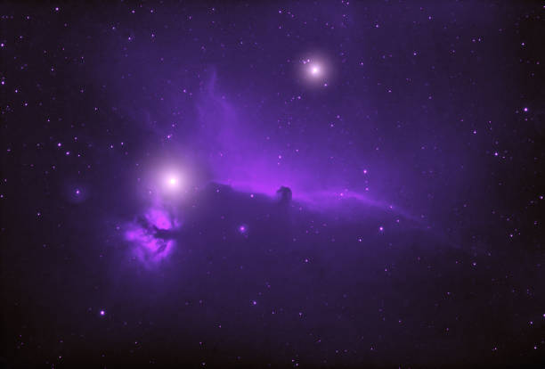 nébuleuse de la tête de cheval - plus reconnaissable objet spatial sur le ciel nocturne. photographié à travers un télescope, mon travail d’astronomie. - horsehead nebula photos et images de collection