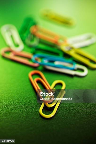 Paperclips - Fotografias de stock e mais imagens de Amarelo - Amarelo, Azul, Branco