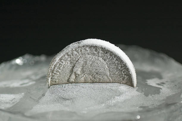 冷凍 asset - frozen currency finance ice ストックフォトと画像