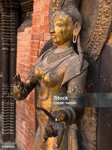 Budist Estatua Cobre Foto de stock y más banco de imágenes de Budismo - Budismo, Cobre, Color - Tipo de imagen