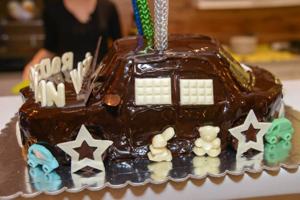 istock Boys Birthday Cake Car 934912146