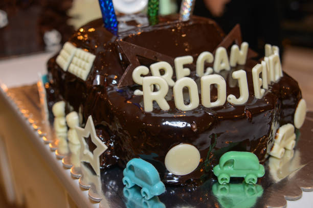 istock Boys Birthday Cake Car 934912446