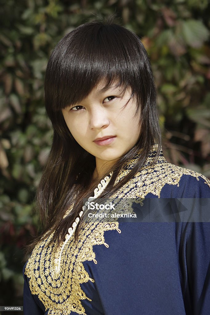 Asiatische Mädchen in Dunkle blue-Bademantel. - Lizenzfrei Asiatischer und Indischer Abstammung Stock-Foto