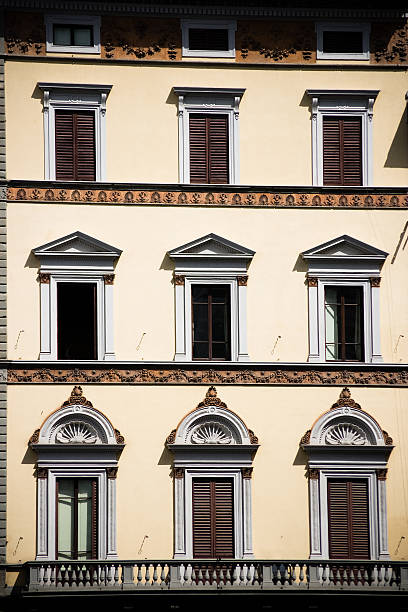 windows e gradis - plattenbau homes architectural detail architecture and buildings imagens e fotografias de stock