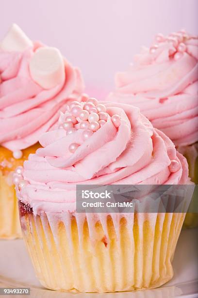 핑크 컵케이크 2개 마시멜로에 대한 스톡 사진 및 기타 이미지 - 마시멜로, 컵케이크, 0명