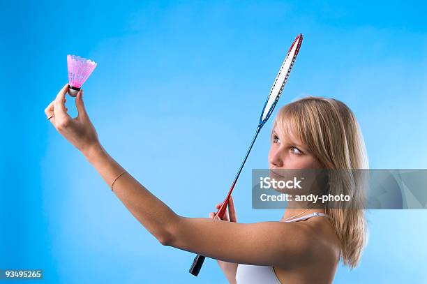 Foto de A Garota Brinca De Badminton e mais fotos de stock de Adulto - Adulto, Atividade, Atividade Recreativa