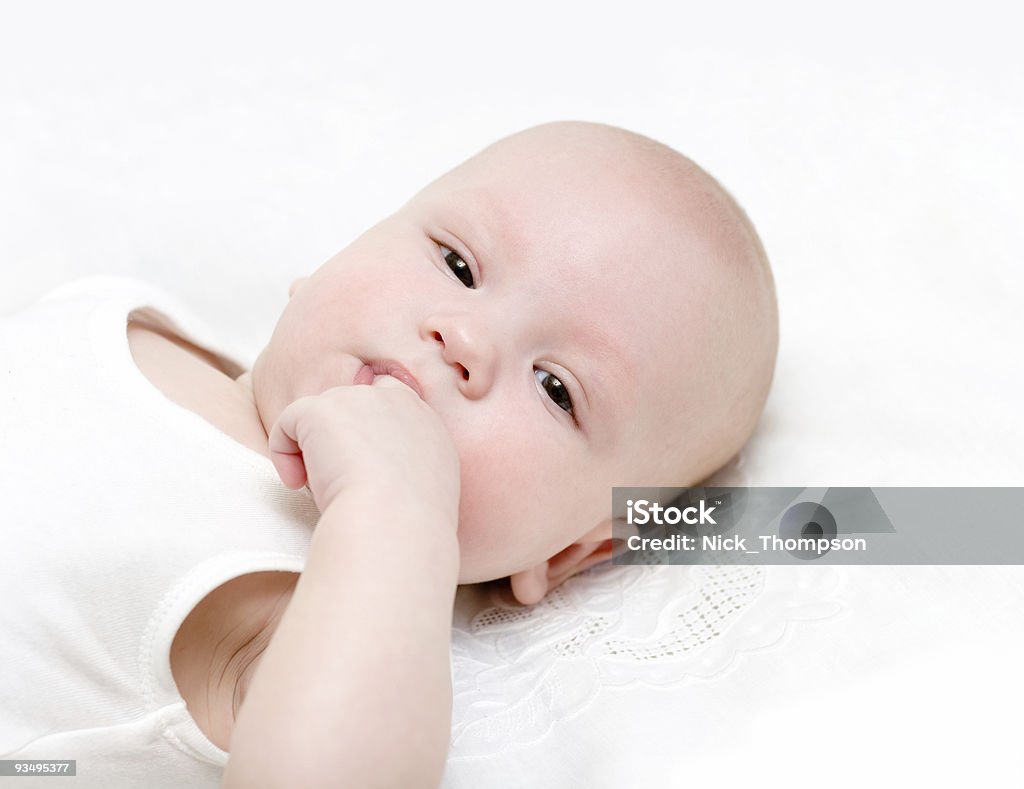 Bambino disegnare il pugno in bocca#3 - Foto stock royalty-free di Abbigliamento