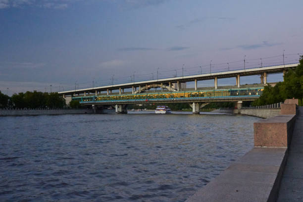 istock Metro bridge over the river at dusk 934961964