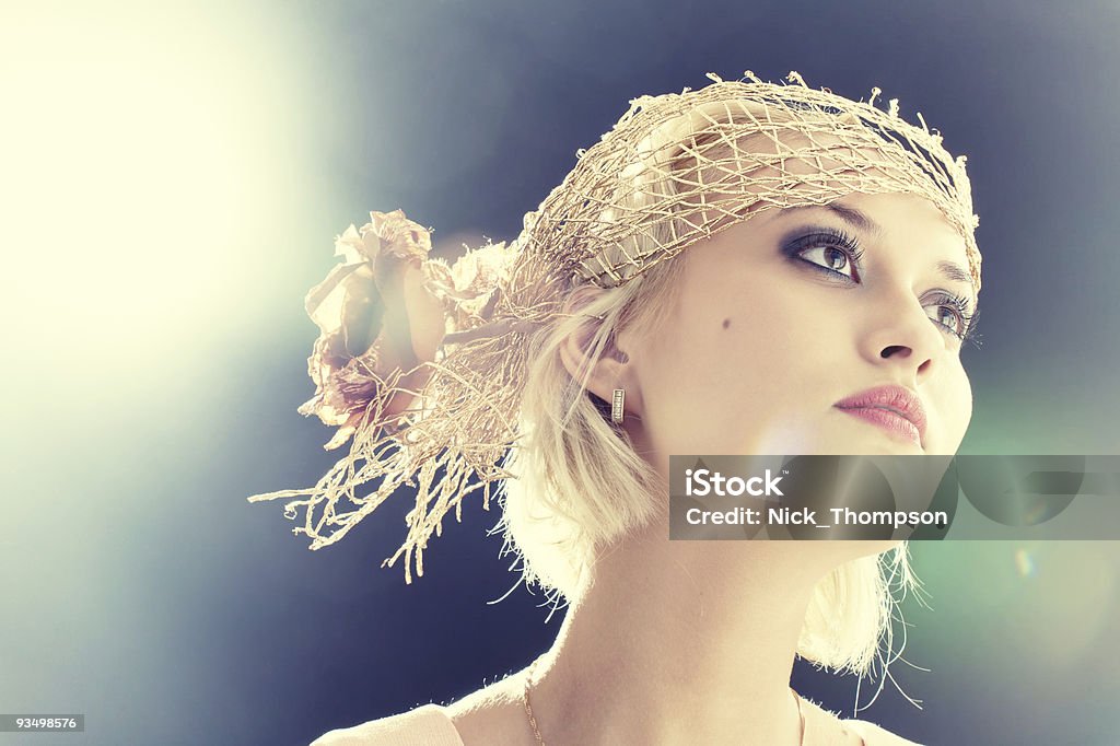 Retrato da bela mulher em estilo retrô-bonnet - Foto de stock de 1930-1939 royalty-free