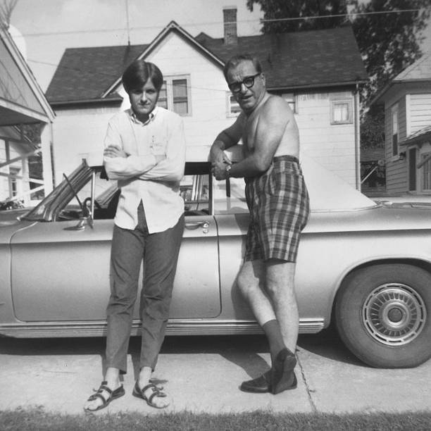 отец и сын - image created 1960s фотографии стоковые фото и изображения