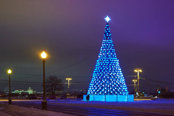 istock Christmas decorations in the city 935023422