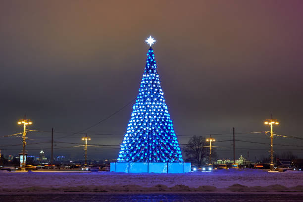 istock Christmas decorations in the city 935023458