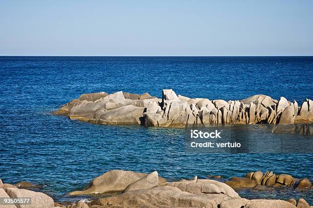 Skaliste Wybrzeże Sardynii - zdjęcia stockowe i więcej obrazów Bez ludzi - Bez ludzi, Bezchmurne niebo, Fotografika