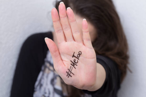 en kvinnor mot sexuella trakasserier #me too - me too bildbanksfoton och bilder