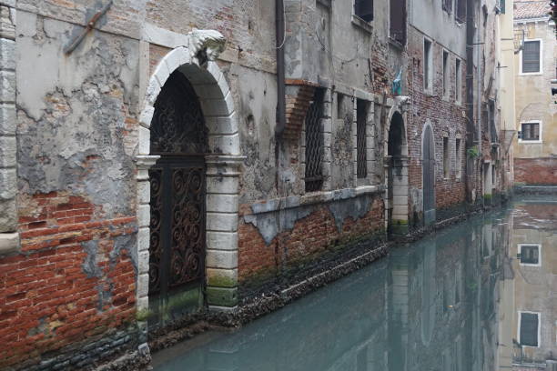 istock front of house in venice 935087960