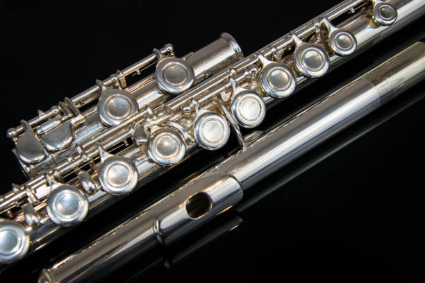 楽器銀メッキ フルートのクローズ アップ - flute musical instrument music key ストックフォトと画像