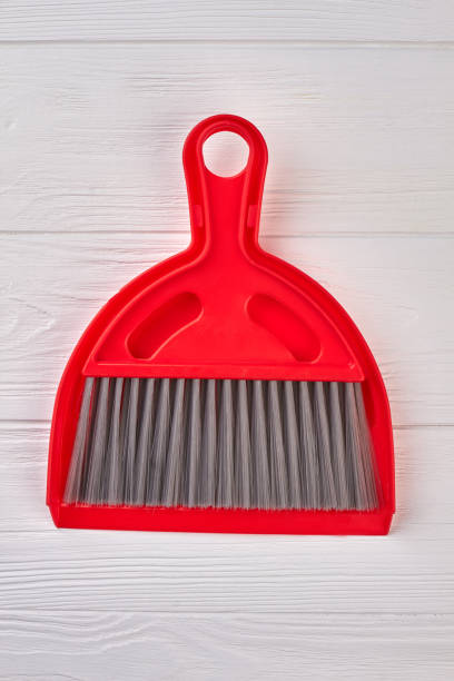 istock Red scoop and brush, top view. 935145354
