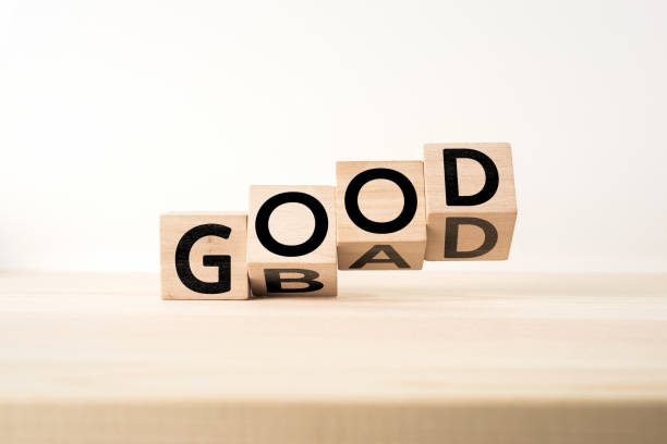 cubo de madera con concepto de "bueno y malo" de palabra - bad to good fotografías e imágenes de stock