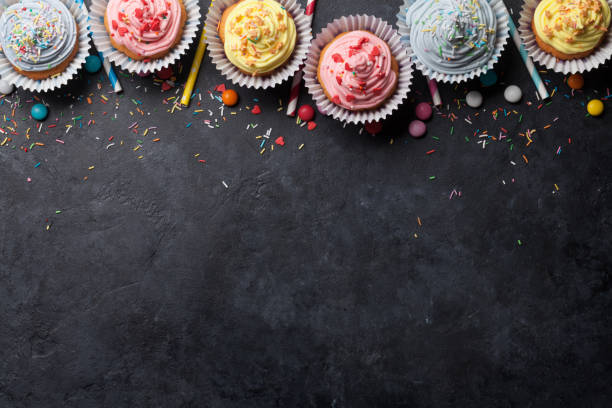 甘いカップケーキ - cupcake sprinkles baking baked ストックフォトと画像