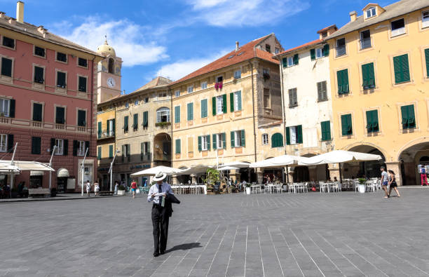 vittorio emanuele ii ° square in finale ligure (savona) italien - ponente stock-fotos und bilder