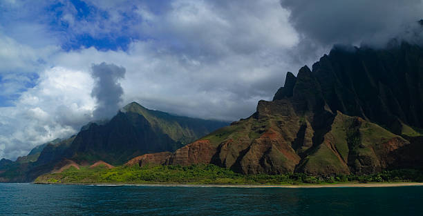 istock Na Pali Coast Kauai Hawaii 93529074