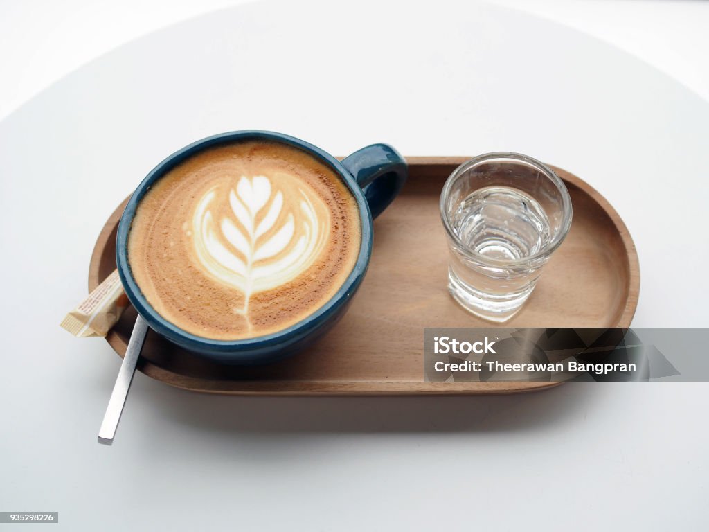 Một Ly Cà Phê Nóng Tuyệt Đẹp Với Latte Art Hình Dạng Hoa Phục Vụ ...