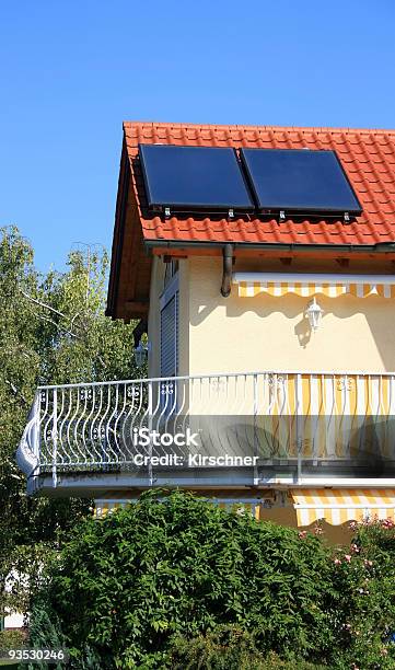 Panel Słoneczny - zdjęcia stockowe i więcej obrazów Bez ludzi - Bez ludzi, Budynek z zewnątrz, Dach