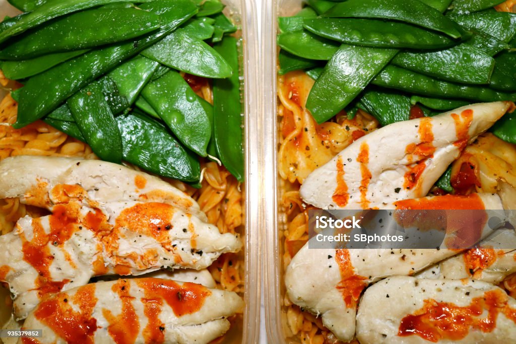 Chicken with Sweet Chilli Sauce and Mange Tout Meal Preparation Healthy meal preparation - chicken, mangetout and pasta Asia Stock Photo