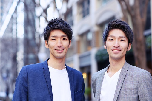 Spring image of a Japanese businessman in his twenties working