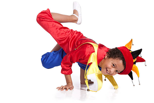 Breakdance ragazzo elegante in costume da clown - foto stock