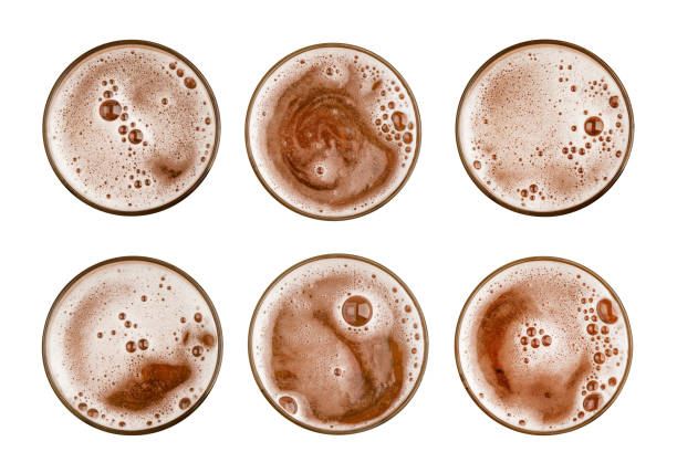 sammlung von bier im glas oder becher und schaum bubble schaum auf oben draufsicht isoliert auf weißem hintergrund-essen und trinken-objekt-design - schaumiges getränk fotos stock-fotos und bilder
