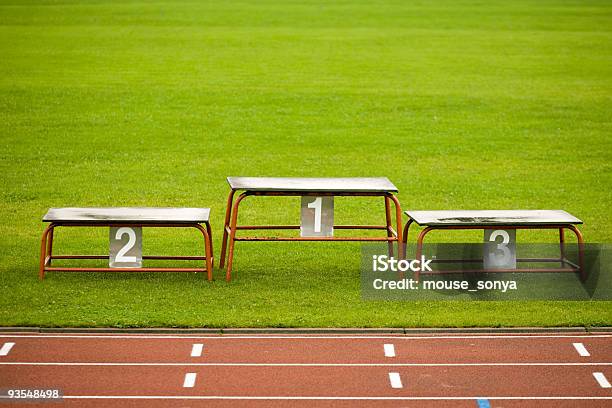 Piedistallo - Fotografie stock e altre immagini di Pista di atletica leggera - Pista di atletica leggera, Pista sportiva, Podium