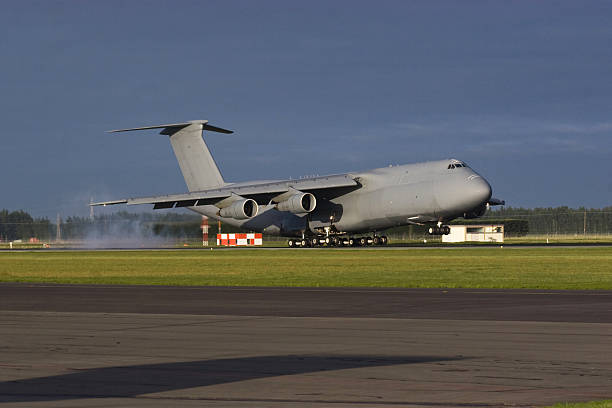 c -5 「galaxy 獲得 - military transport airplane ストックフォトと画像