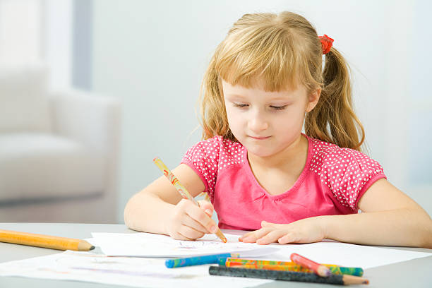 istock Little girl draws 93557537