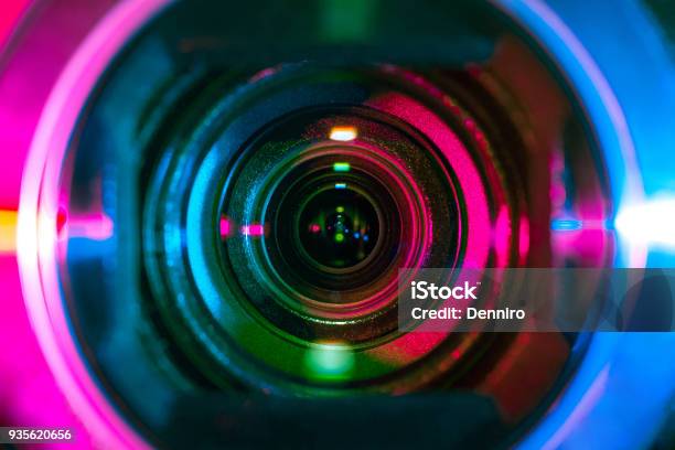 Video Camera Lens - Fotografias de stock e mais imagens de Câmara de Filmar - Câmara de Filmar, Webcam, Câmara Fotográfica