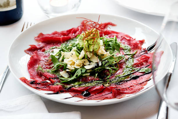 mięso carpaccio - beef carpaccio zdjęcia i obrazy z banku zdjęć