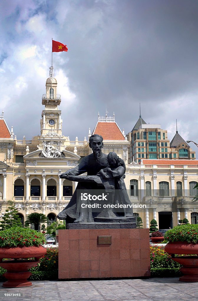 statue de Hô-Chi-Minh-Ville à l'extérieur de l'hôtel de ville de Hô Chí Minh-Ville, Vietnam - Photo de Asie libre de droits