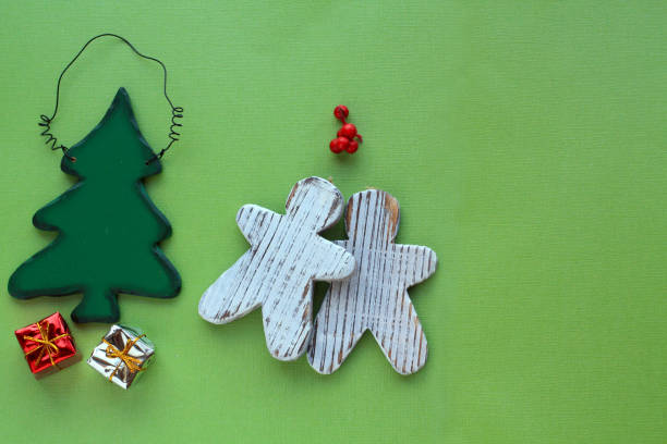 istock Christmas Tree and misteltoe Gingerbreadmen 935803118