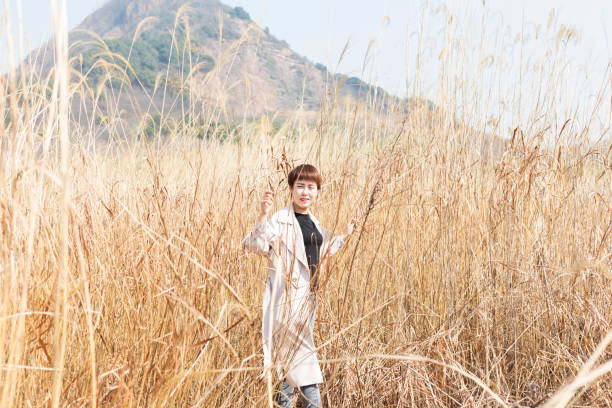 girl look through the reed
