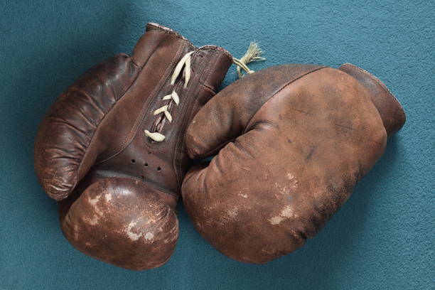 istock Lacing the old shabby boxing glove 935938388